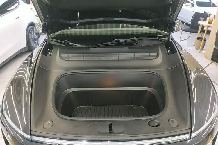 Used Tesla Model Y 2025 Rear-Wheel-Drive Version Engine Bay