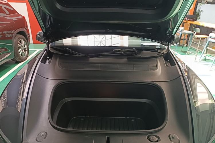 Used Tesla Model Y 2025 Rear-Wheel-Drive Version Engine Bay