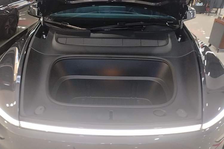 Used Tesla Model Y 2025 Rear-Wheel-Drive Version Engine Bay