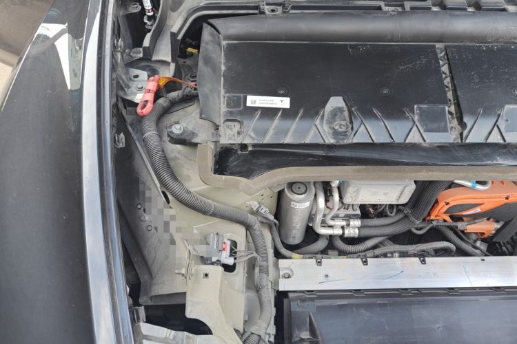 Used Tesla Model Y 2025 Rear-Wheel-Drive Version Engine Bay Right