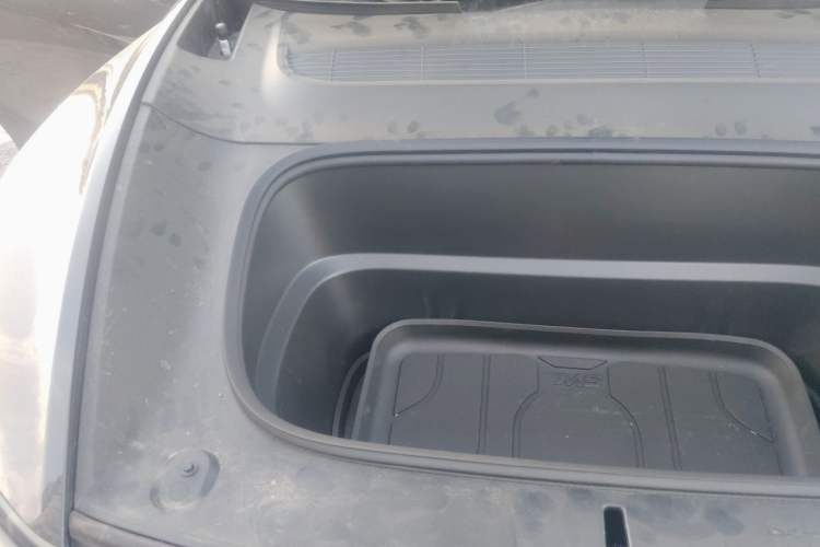 Used Tesla Model Y 2025 Rear-Wheel-Drive Version Engine Bay Right