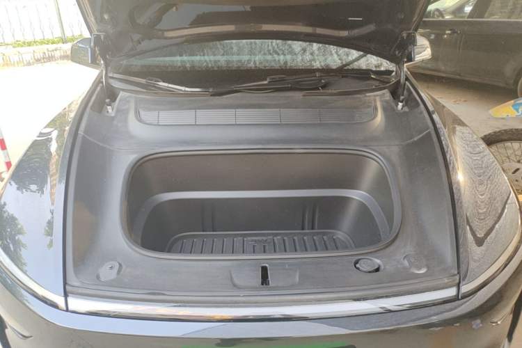 Used Tesla Model Y 2025 Rear-Wheel-Drive Version Engine Bay