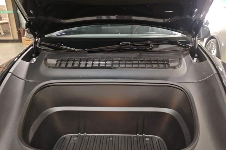 Used Tesla Model Y 2025 Rear-Wheel-Drive Version Engine Bay