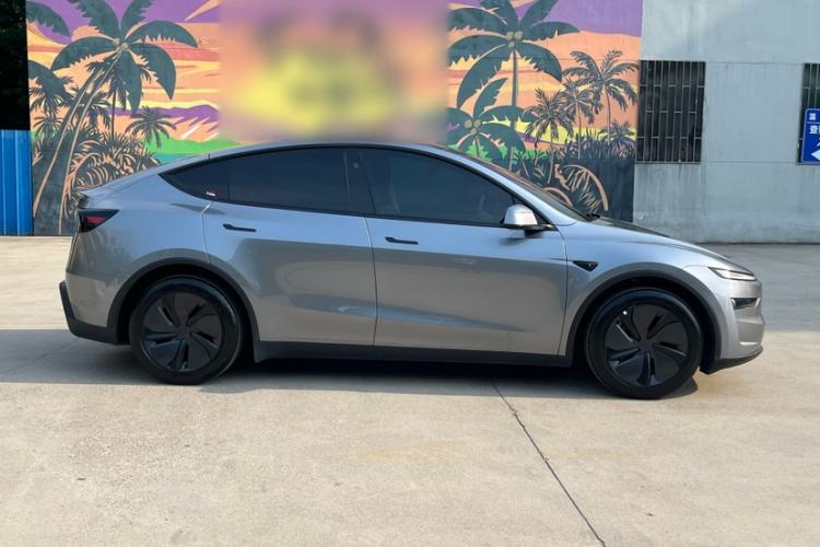 Used Tesla Model Y 2025 Rear-Wheel Drive First Edition Exterior 1