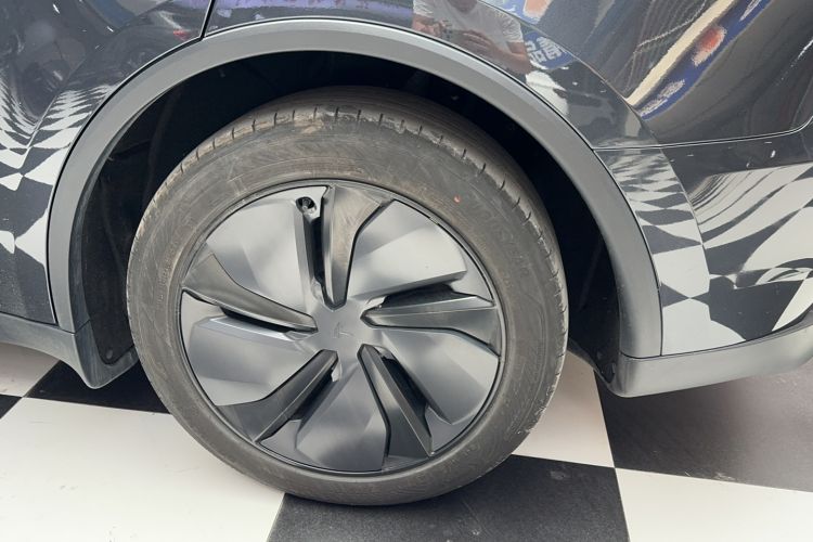 Used Tesla Model Y 2025 Rear-Wheel-Drive Version Exterior 1
