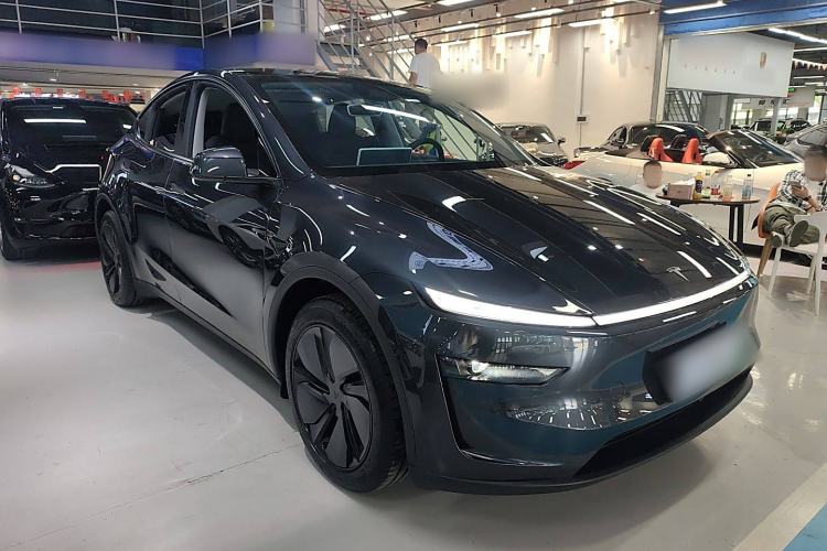Used Tesla Model Y 2025 Rear-Wheel Drive First Edition Exterior 2