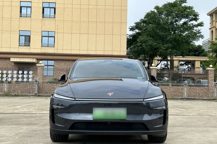 Used Tesla Model Y 2025 Rear-Wheel-Drive Version Exterior 2