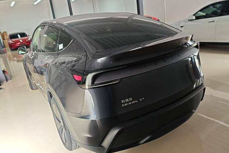 Used Tesla Model Y 2025 Long-Range All-Wheel-Drive Version Exterior 2
