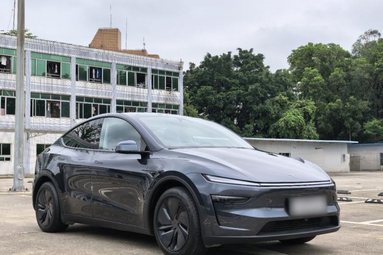 Used Tesla Model Y 2025 Rear-Wheel-Drive Version Exterior 2