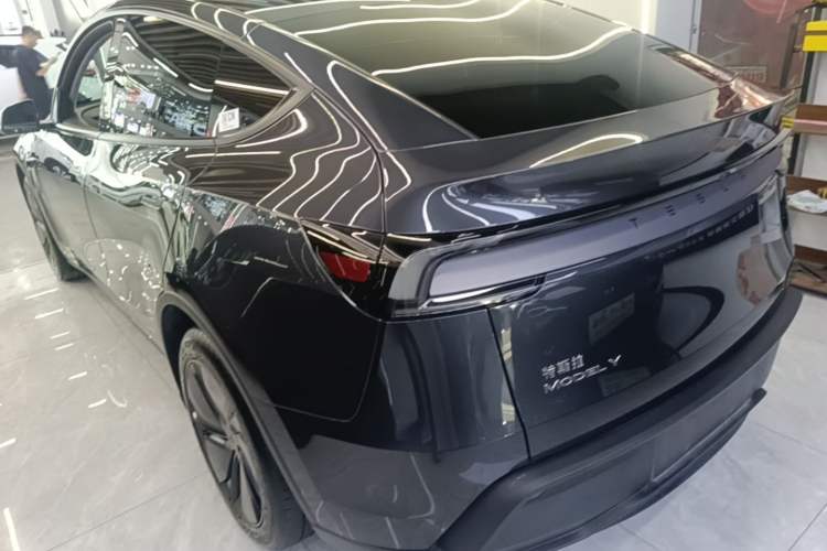 Used Tesla Model Y 2025 Rear-Wheel-Drive Version Exterior 2