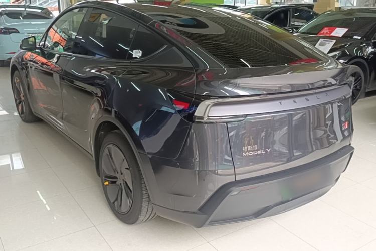 Used Tesla Model Y 2025 Long-Range All-Wheel Drive First Edition Exterior 2