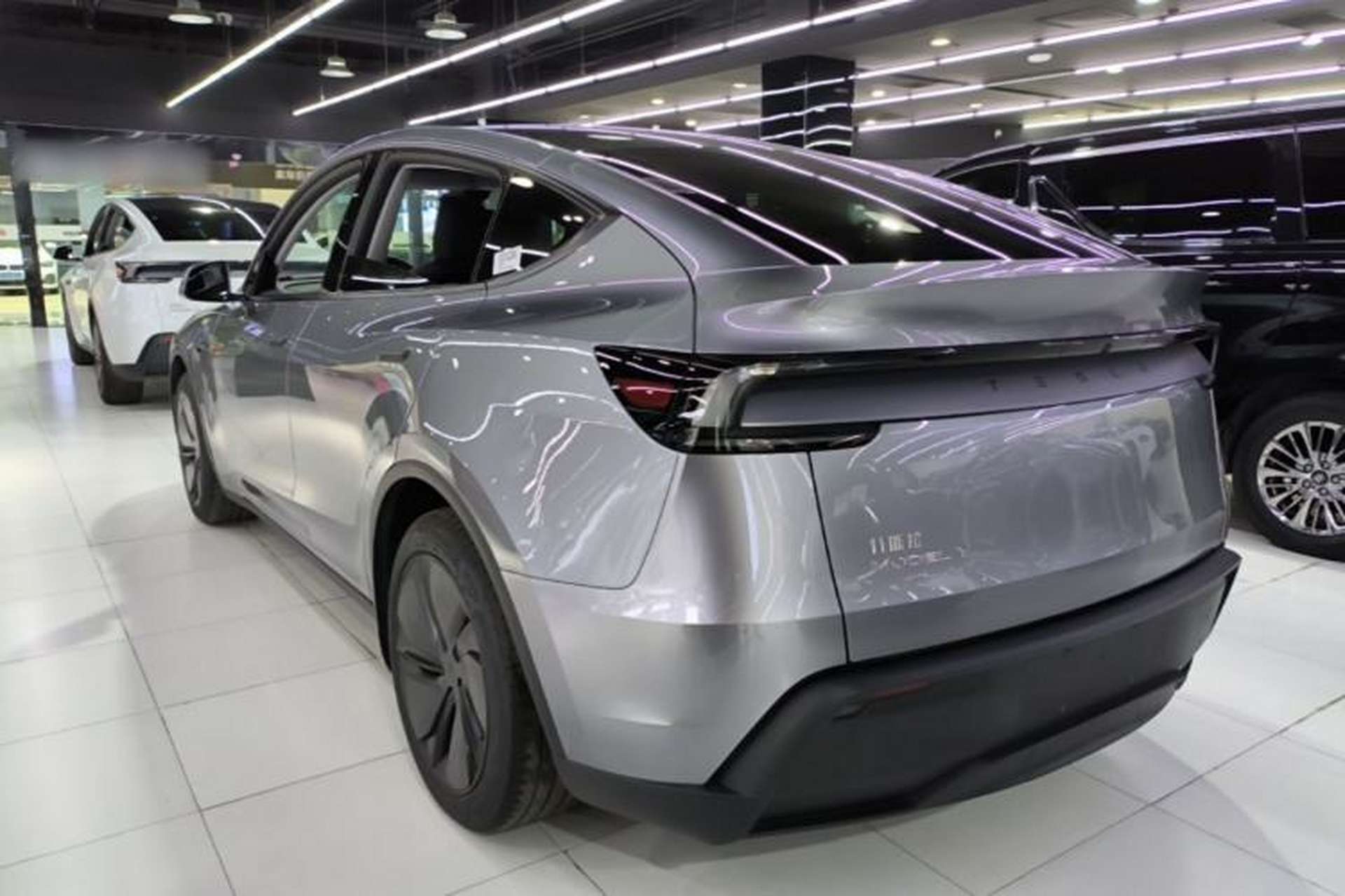 Used Tesla Model Y 2025 Rear-Wheel-Drive Version Exterior 2