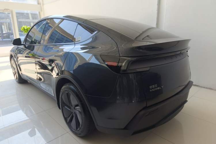 Used Tesla Model Y 2025 Rear-Wheel Drive First Edition Exterior 2