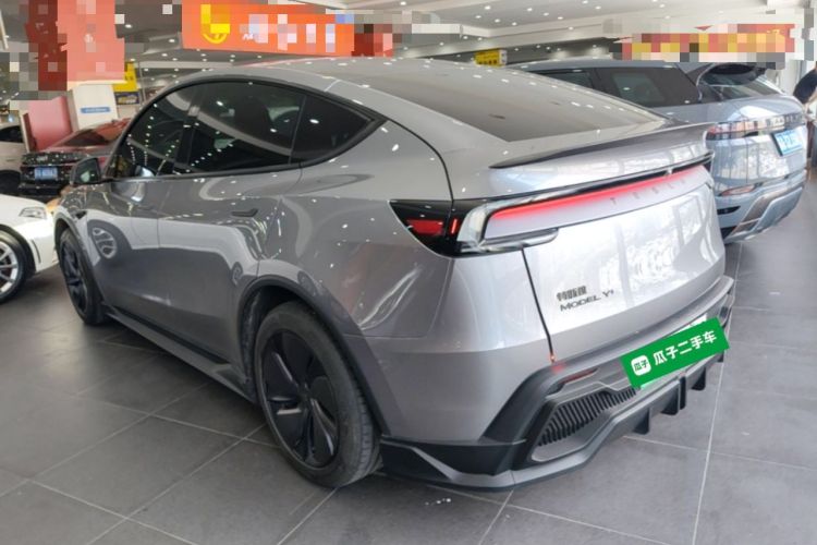 Used Tesla Model Y 2025 Long-Range All-Wheel Drive First Edition Exterior 2