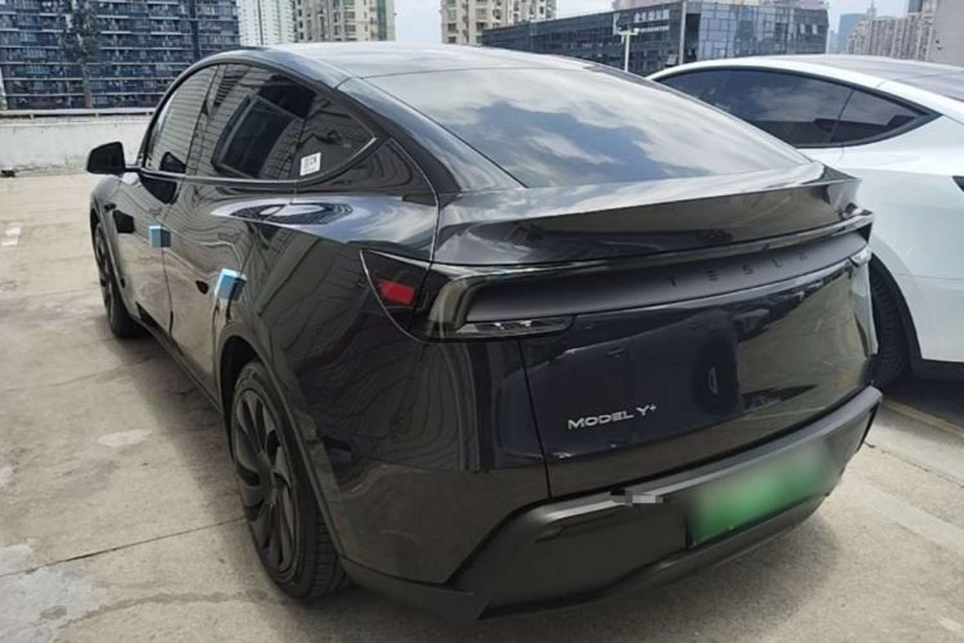 Used Tesla Model Y 2025 Long-Range All-Wheel-Drive Version Exterior 2