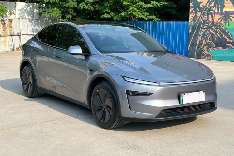 Used Tesla Model Y 2025 Rear-Wheel Drive First Edition Exterior 2
