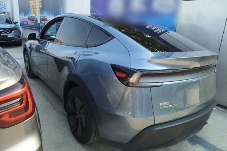 Used Tesla Model Y 2025 Rear-Wheel-Drive Version Exterior 2