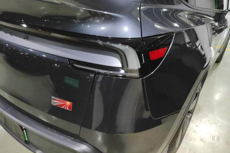 Used Tesla Model Y 2025 Long-Range All-Wheel Drive First Edition Exterior 2