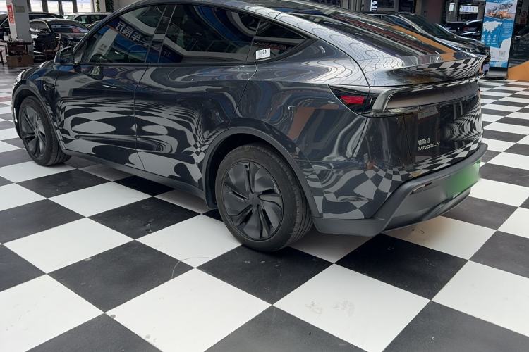 Used Tesla Model Y 2025 Rear-Wheel-Drive Version Exterior 2