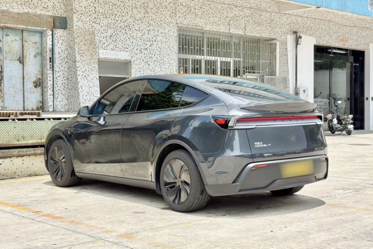 Used Tesla Model Y 2025 Rear-Wheel-Drive Version Exterior 2
