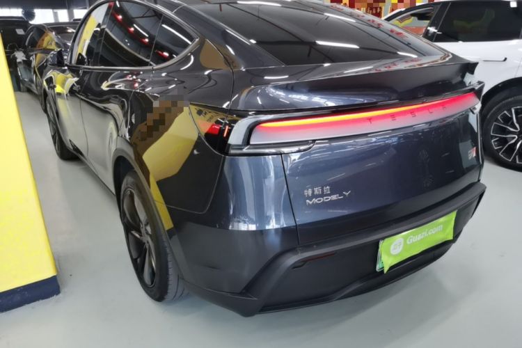 Used Tesla Model Y 2025 Rear-Wheel Drive First Edition Exterior 2