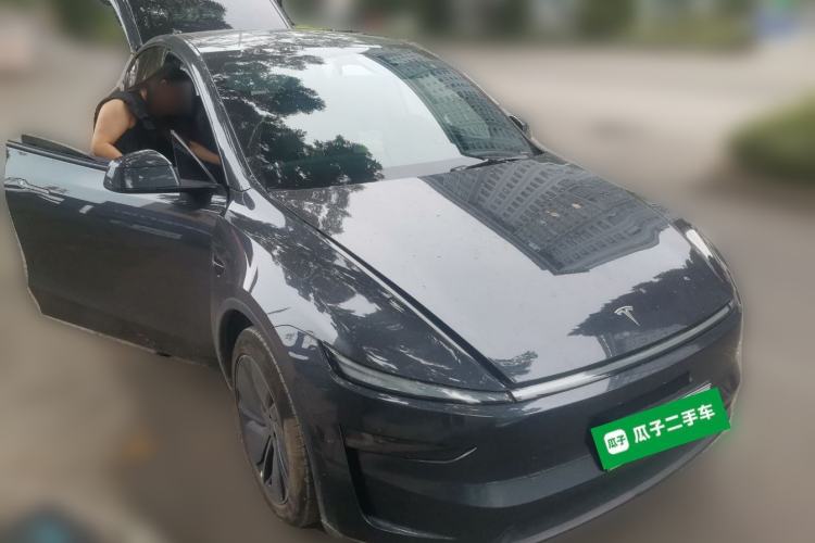 Used Tesla Model Y 2025 Rear-Wheel Drive First Edition Exterior 2