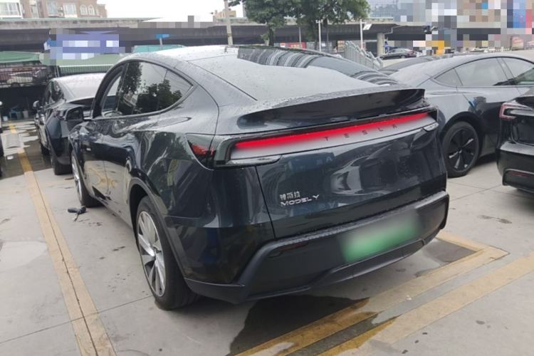 Used Tesla Model Y 2025 Rear-Wheel-Drive Version Exterior 2