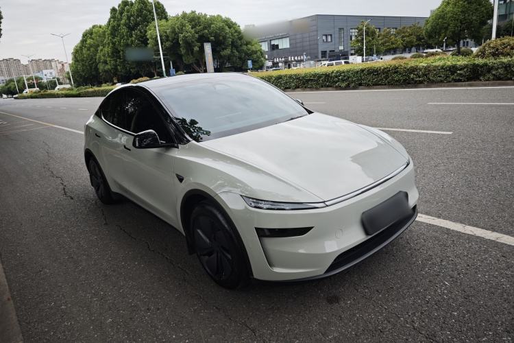 Used Tesla Model Y 2025 Rear-Wheel-Drive Version Exterior 2