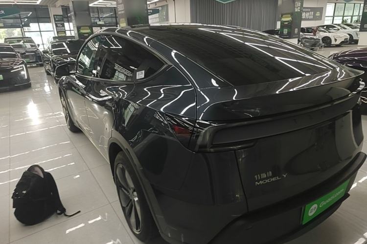 Used Tesla Model Y 2025 Rear-Wheel Drive First Edition Exterior 2