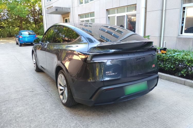 Used Tesla Model Y 2025 Rear-Wheel Drive First Edition Exterior 2