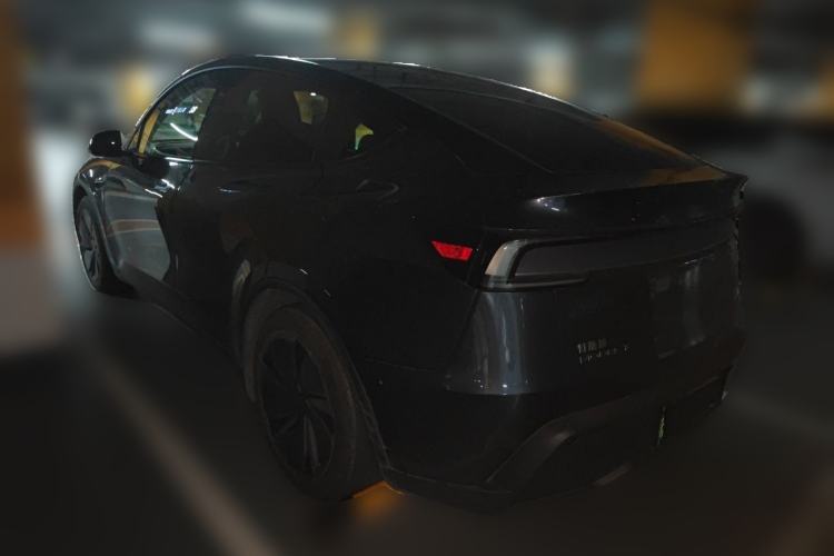 Used Tesla Model Y 2025 Rear-Wheel Drive First Edition Exterior 3