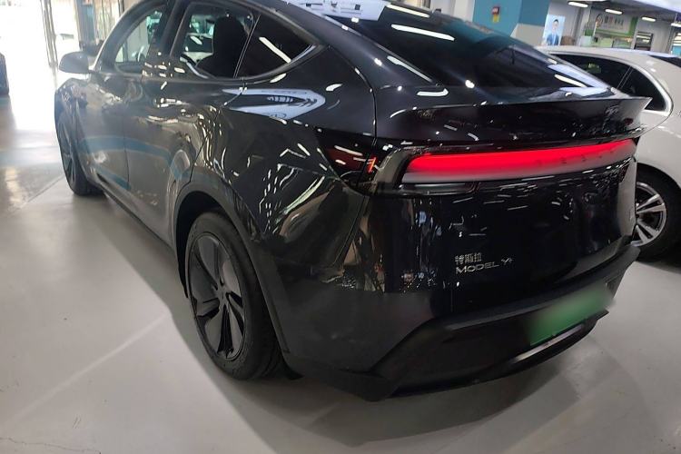 Used Tesla Model Y 2025 Rear-Wheel Drive First Edition Exterior 3