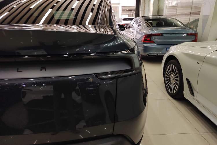 Used Tesla Model Y 2025 Rear-Wheel-Drive Version Exterior 3