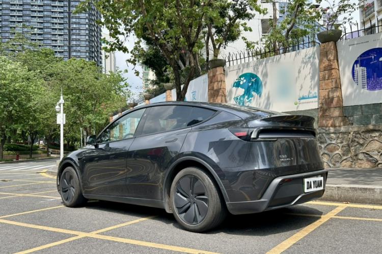 Used Tesla Model Y 2025 Rear-Wheel Drive First Edition Exterior 3