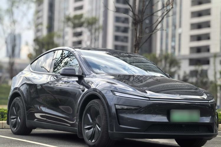 Used Tesla Model Y 2025 Long-Range All-Wheel Drive First Edition Exterior 3