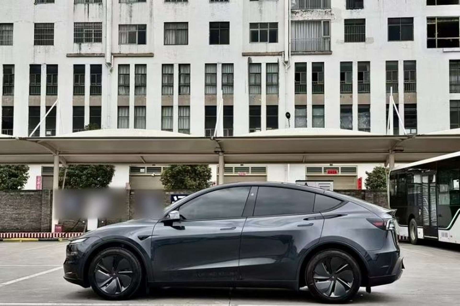 Used Tesla Model Y 2025 Rear-Wheel-Drive Version Exterior 3