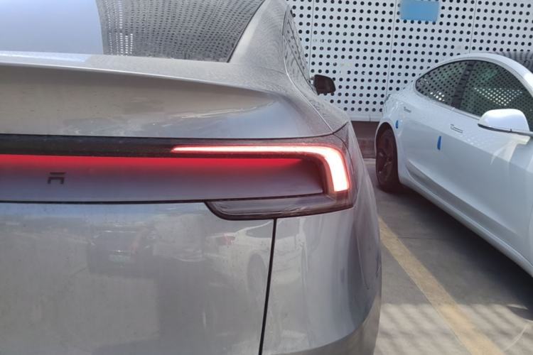 Used Tesla Model Y 2025 Rear-Wheel-Drive Version Exterior 3