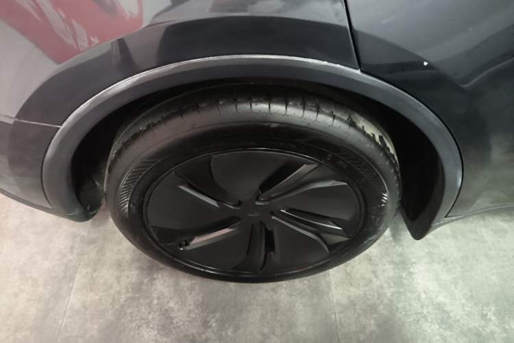 Used Tesla Model Y 2025 Rear-Wheel Drive First Edition Exterior 3