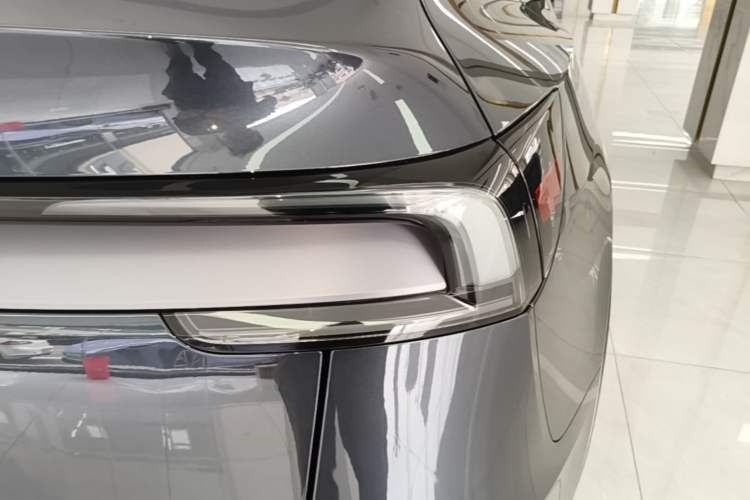 Used Tesla Model Y 2025 Rear-Wheel-Drive Version Exterior 3