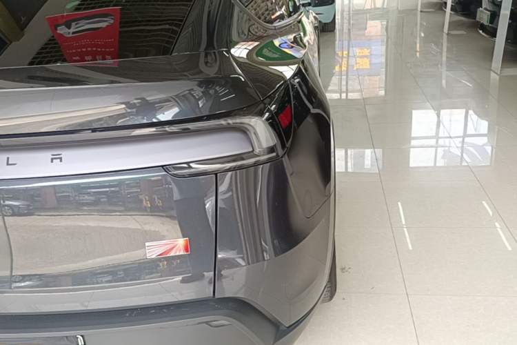Used Tesla Model Y 2025 Long-Range All-Wheel Drive First Edition Exterior 3