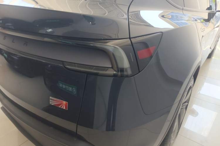 Used Tesla Model Y 2025 Rear-Wheel Drive First Edition Exterior 3