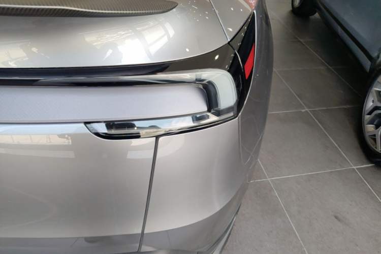 Used Tesla Model Y 2025 Long-Range All-Wheel Drive First Edition Exterior 3
