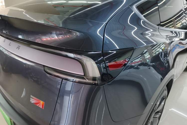 Used Tesla Model Y 2025 Long-Range All-Wheel Drive First Edition Exterior 3