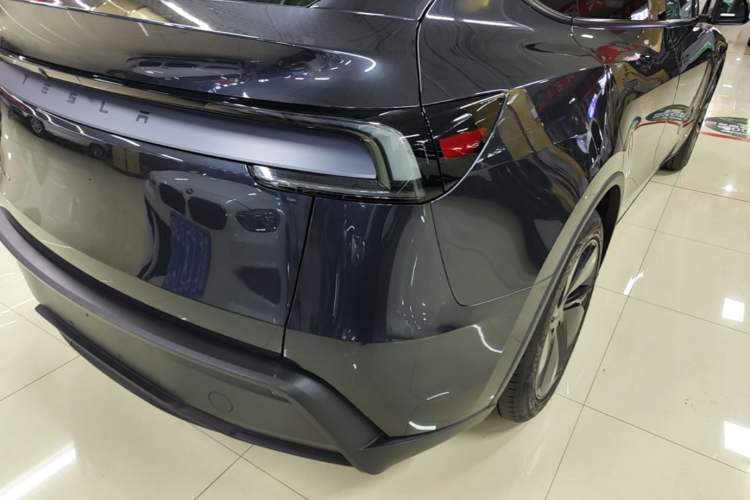 Used Tesla Model Y 2025 Rear-Wheel-Drive Version Exterior 3
