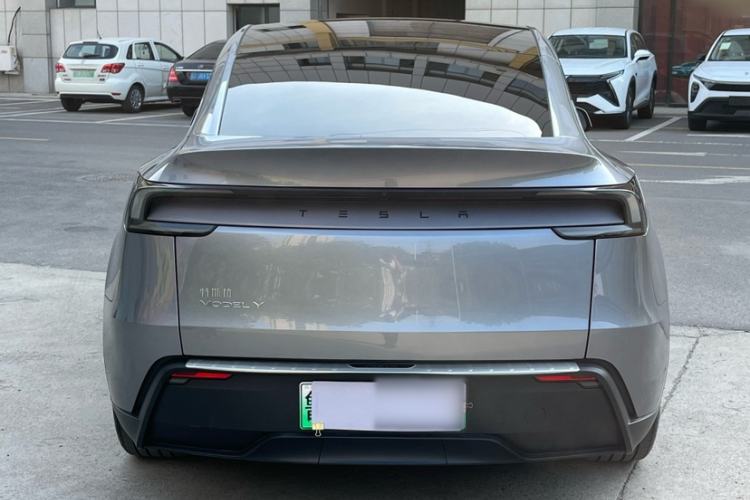 Used Tesla Model Y 2025 Rear-Wheel Drive First Edition Exterior 3