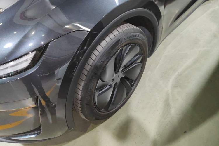 Used Tesla Model Y 2025 Long-Range All-Wheel Drive First Edition Exterior 3