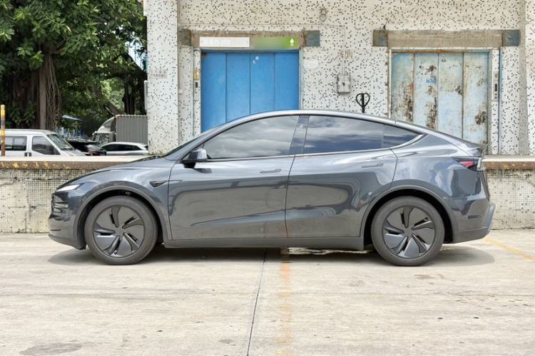 Used Tesla Model Y 2025 Rear-Wheel-Drive Version Exterior 3