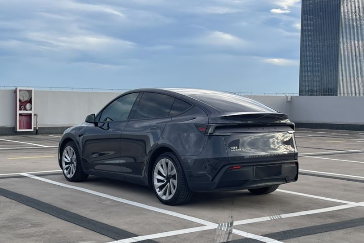 Used Tesla Model Y 2025 Rear-Wheel Drive First Edition Exterior 3