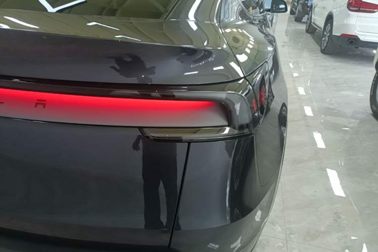 Used Tesla Model Y 2025 Rear-Wheel-Drive Version Exterior 3