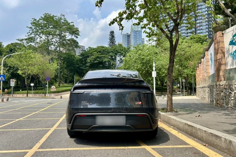 Used Tesla Model Y 2025 Rear-Wheel Drive First Edition Exterior 4